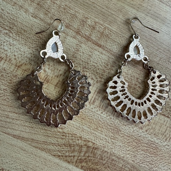 Costume jewelry boho dangle drop earrings faux gold and silver with yellow gem - Picture 2 of 7